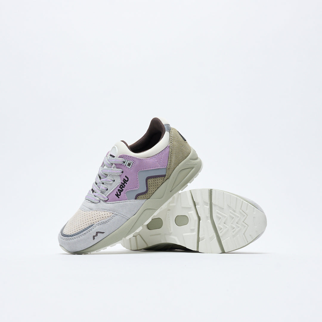 Karhu - Aria 95 "Mystic Forest" (Dawn Blue / Orchid Petal)