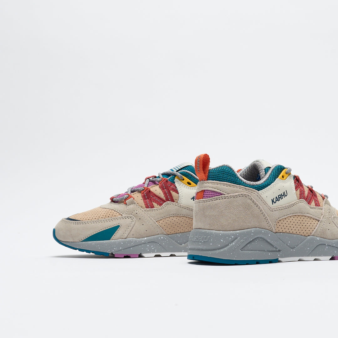 Karhu - Fusion 2.0 (Silver Lining/ Mineral Red)