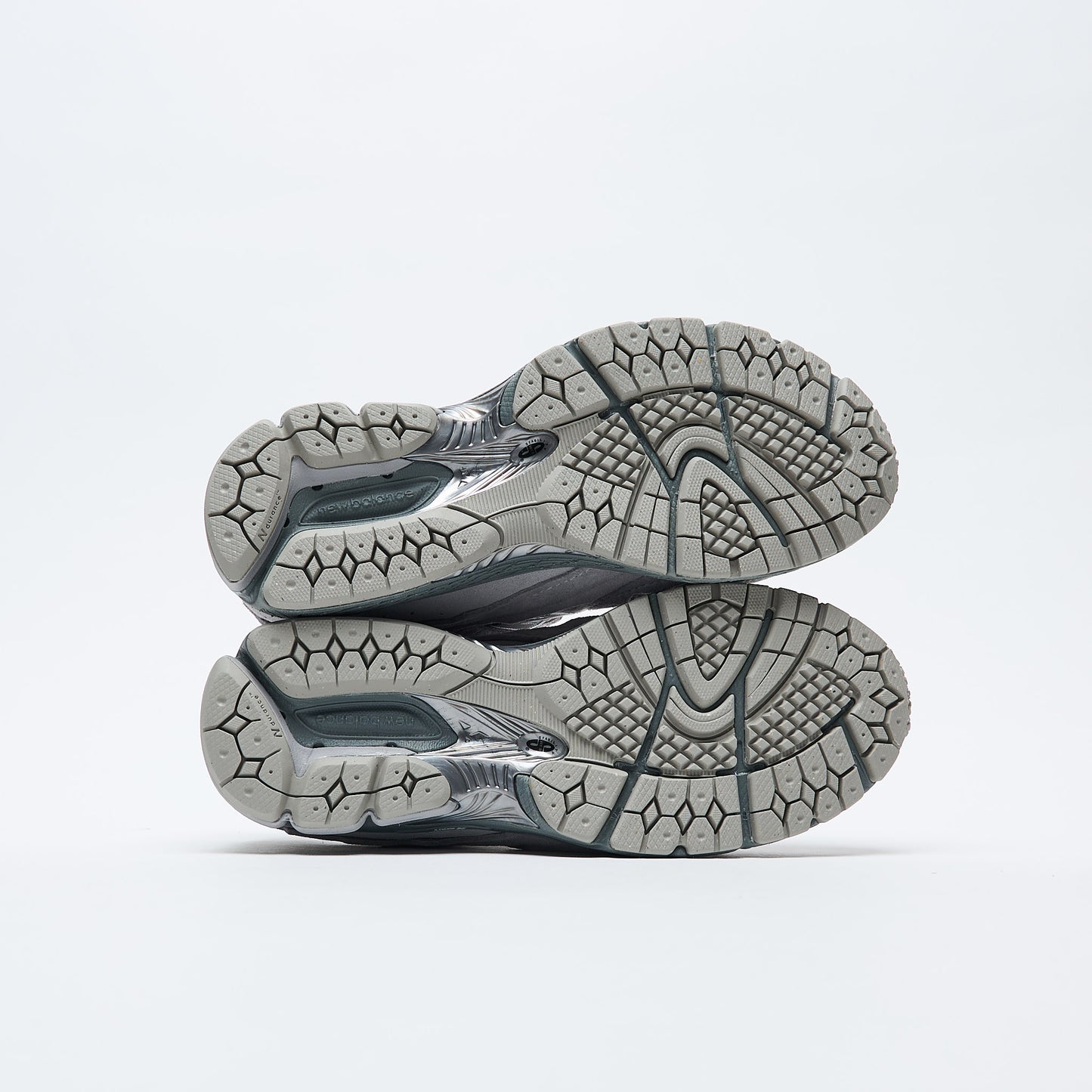 New Balance - U 2002 27R GTX (Slate Grey/Castlerock)