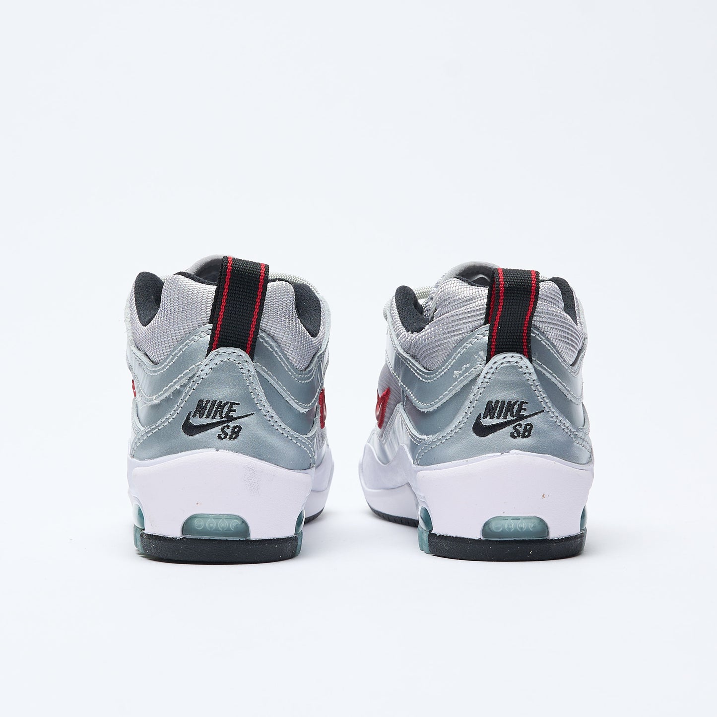 Nike SB - Air Max Ishod Premium "Silver Bullet" (Metallic Silver/Varsity Red)