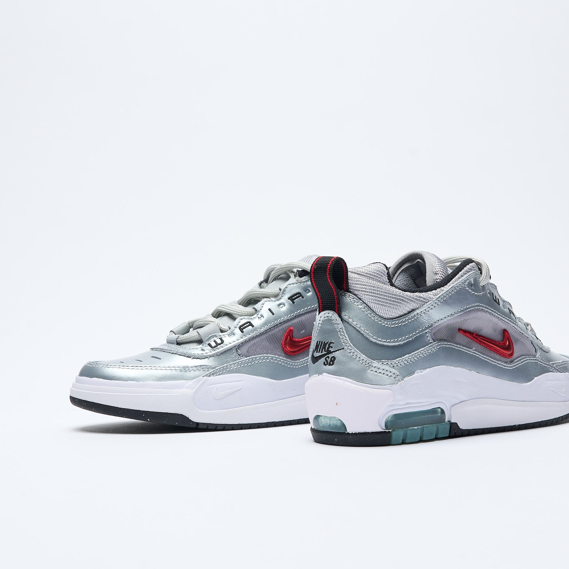 Nike SB - Air Max Ishod Premium "Silver Bullet" (Metallic Silver/Varsity Red)
