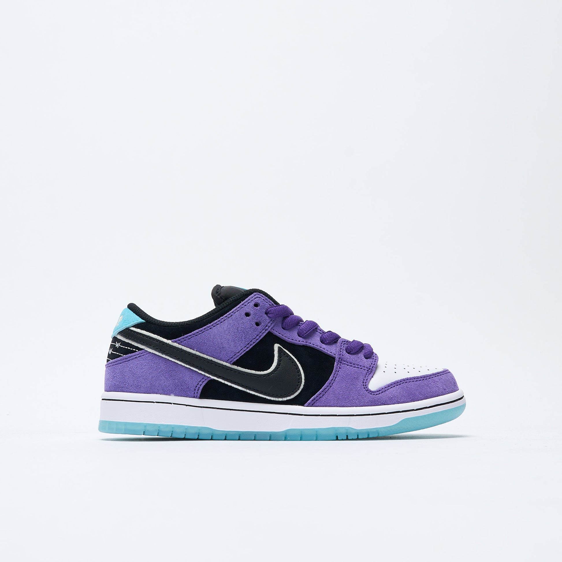 Nike SB - Dunk Low Pro "Hayley Wilson" QS (Court Purple/Black-White)