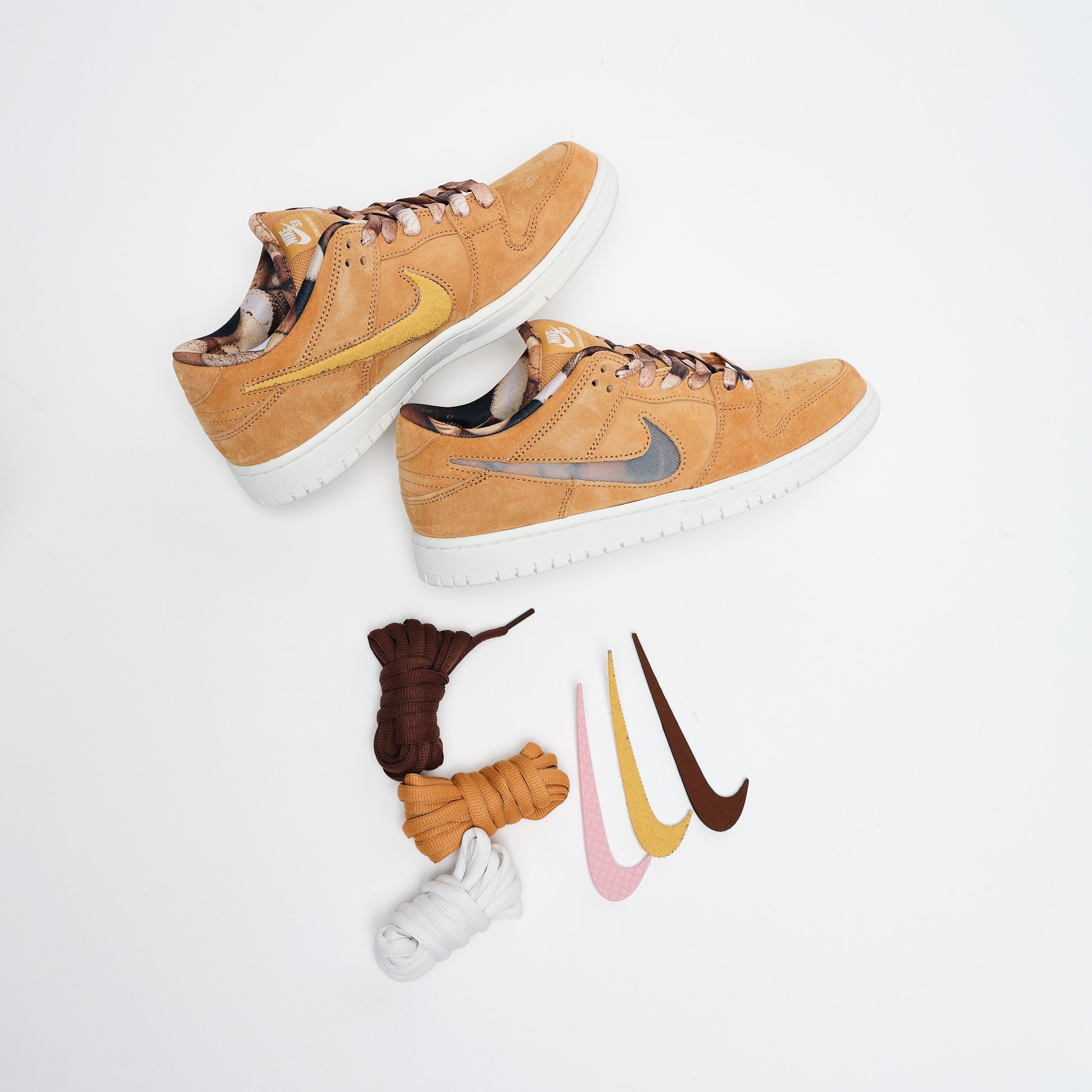 Nike SB - Dunk Low Pro QS Note Skateshop "Brew and Biscuits"