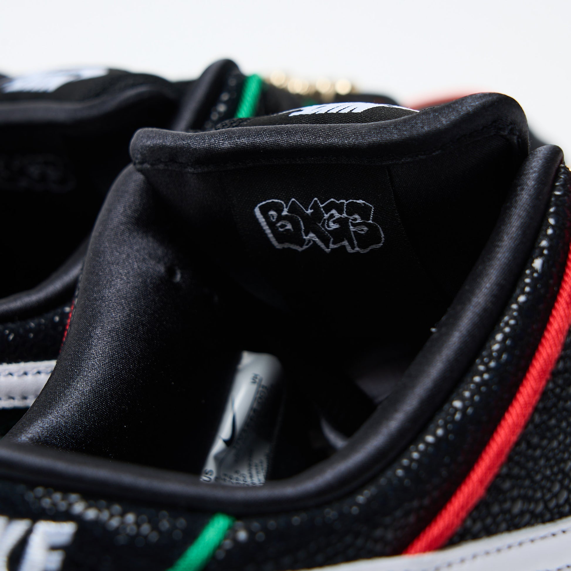 Bronx Girl Skate x Nike Sb - Dunk Low Pro QS (Black/Challenge Red)