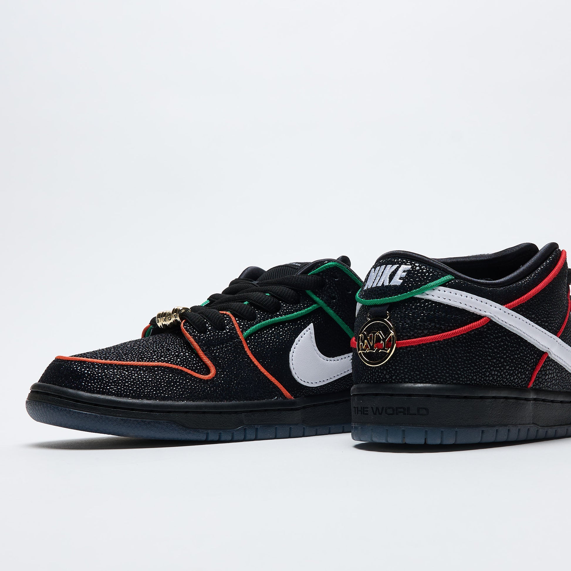 Bronx Girl Skate x Nike Sb - Dunk Low Pro QS (Black/Challenge Red)