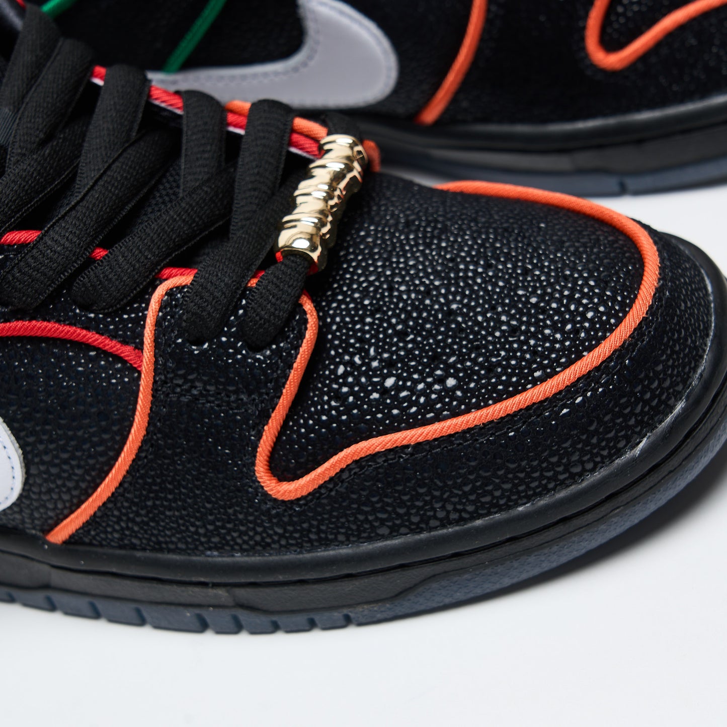 Bronx Girl Skate x Nike Sb - Dunk Low Pro QS (Black/Challenge Red)