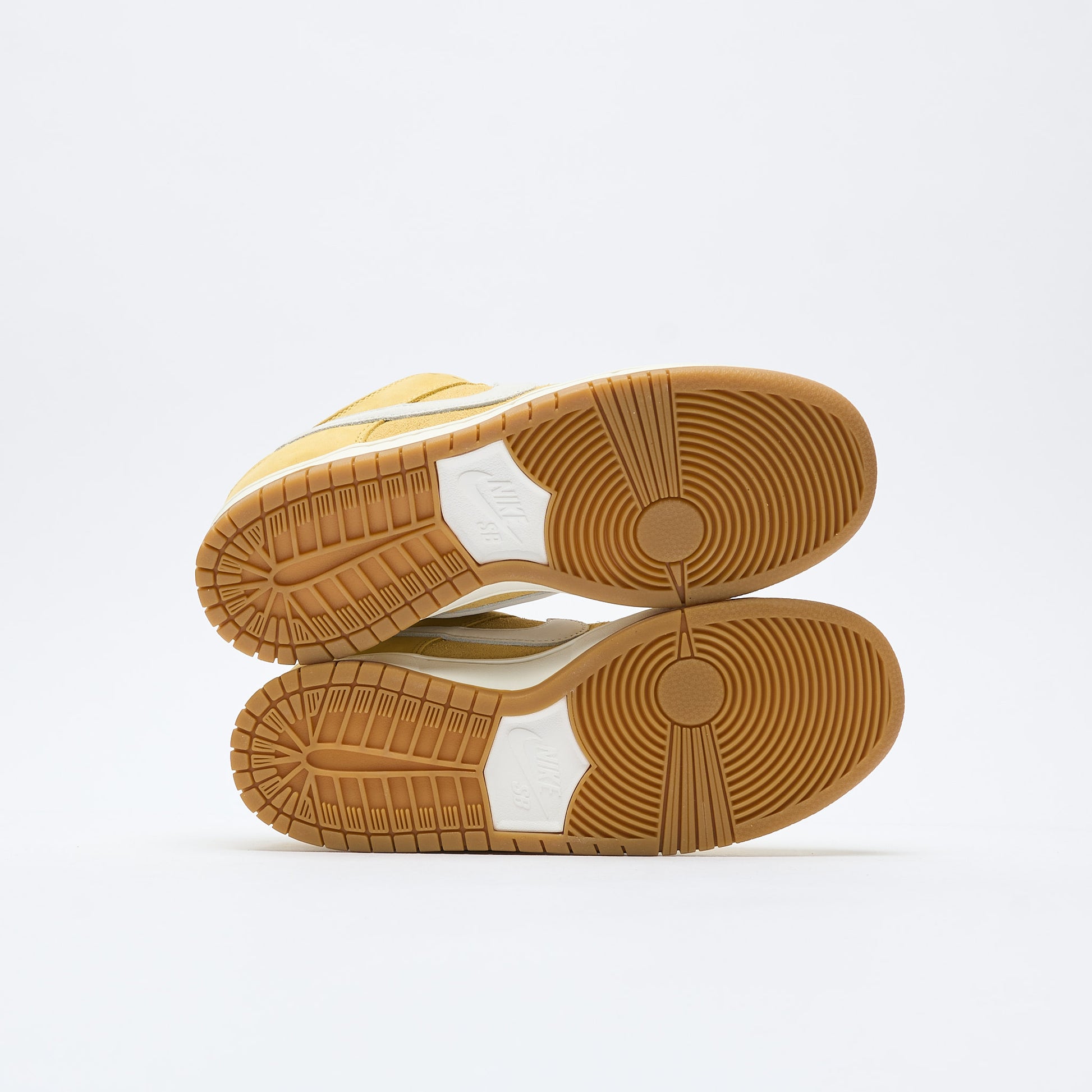 Nike SB - Dunk Low Pro ISO (Saturn Gold/Sail-Saturn Gold-Solar Flare)