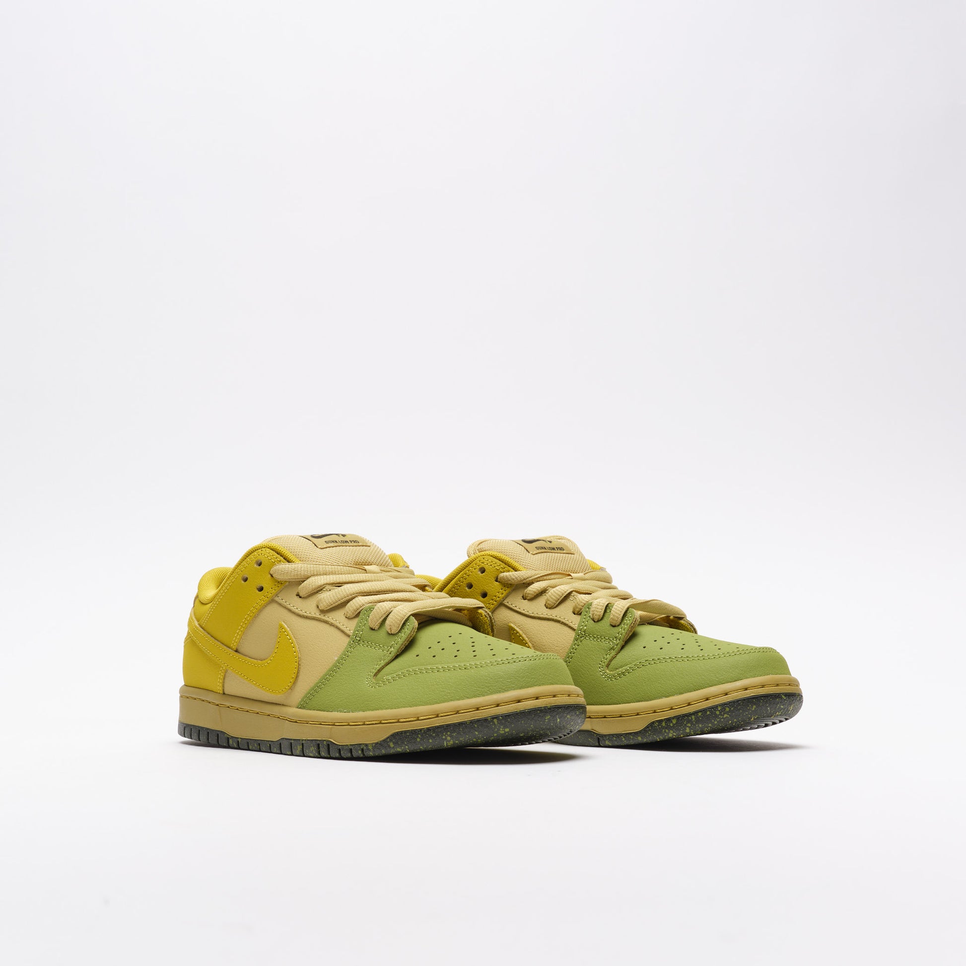 NIKE SB Dunk Low "Hatch Chile" (Saffron Quartz)