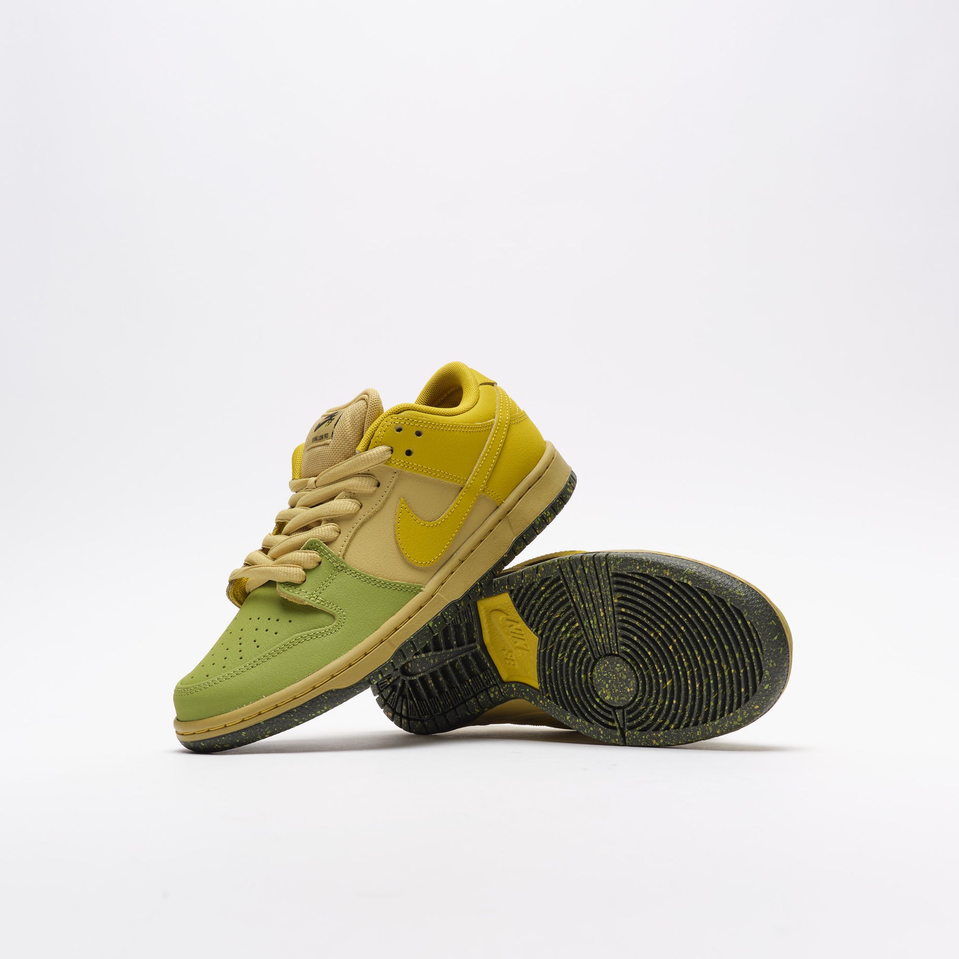 NIKE SB Dunk Low "Hatch Chile" (Saffron Quartz)