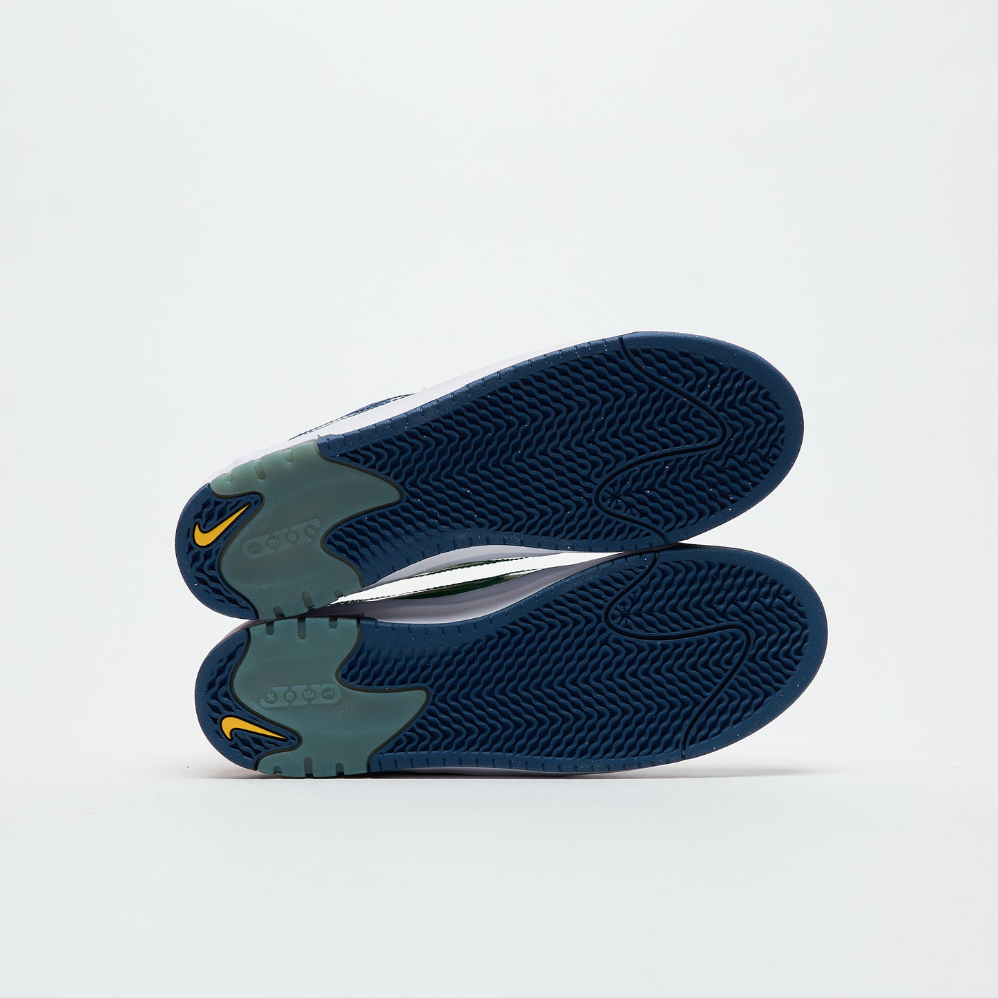 Nike SB - Air Max Ishod Premium (University Red/Black-Amarillo-Navy)