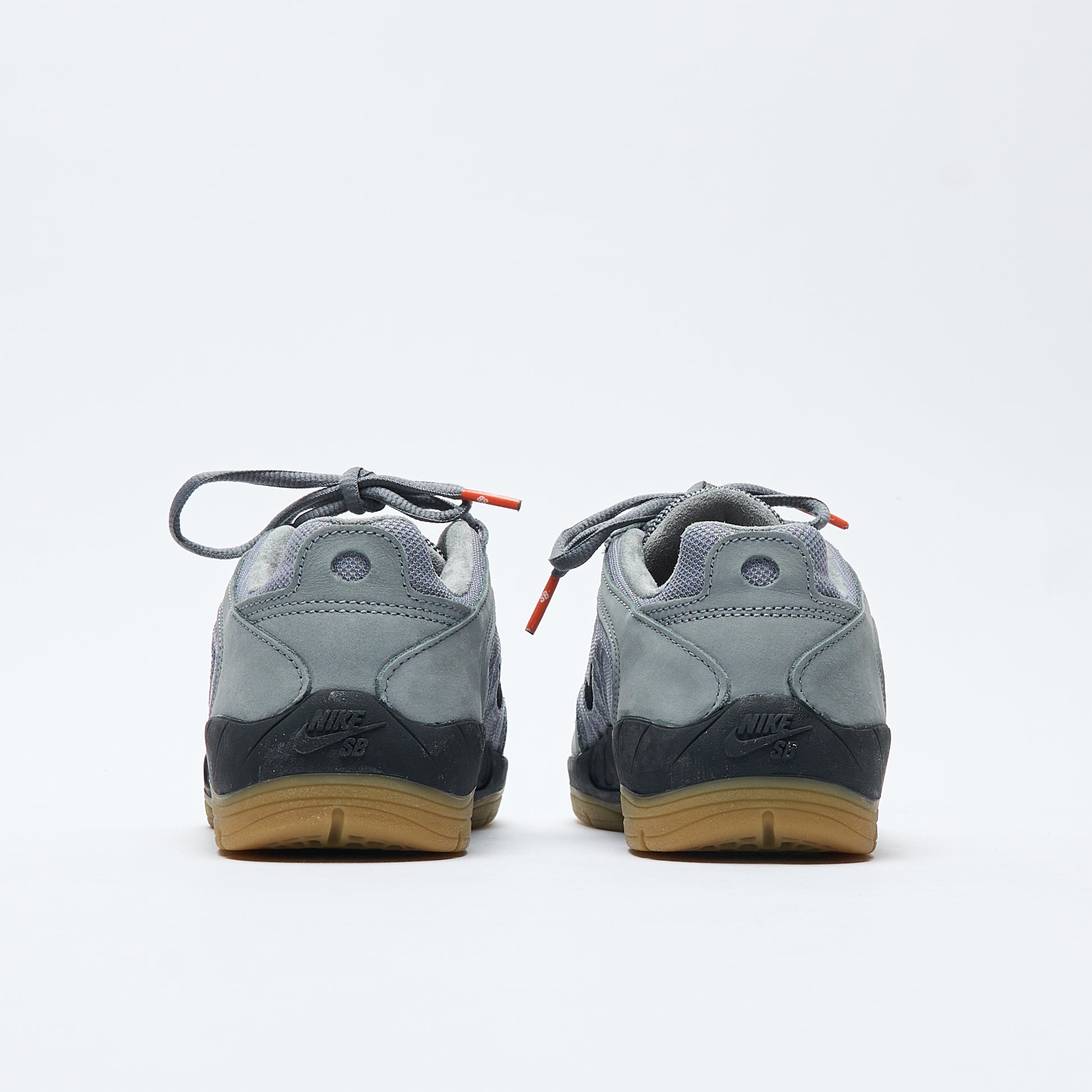 NIke SB - Vertebrae ISO (Cool Grey/Black-Cool Grey-Dark Grey) 