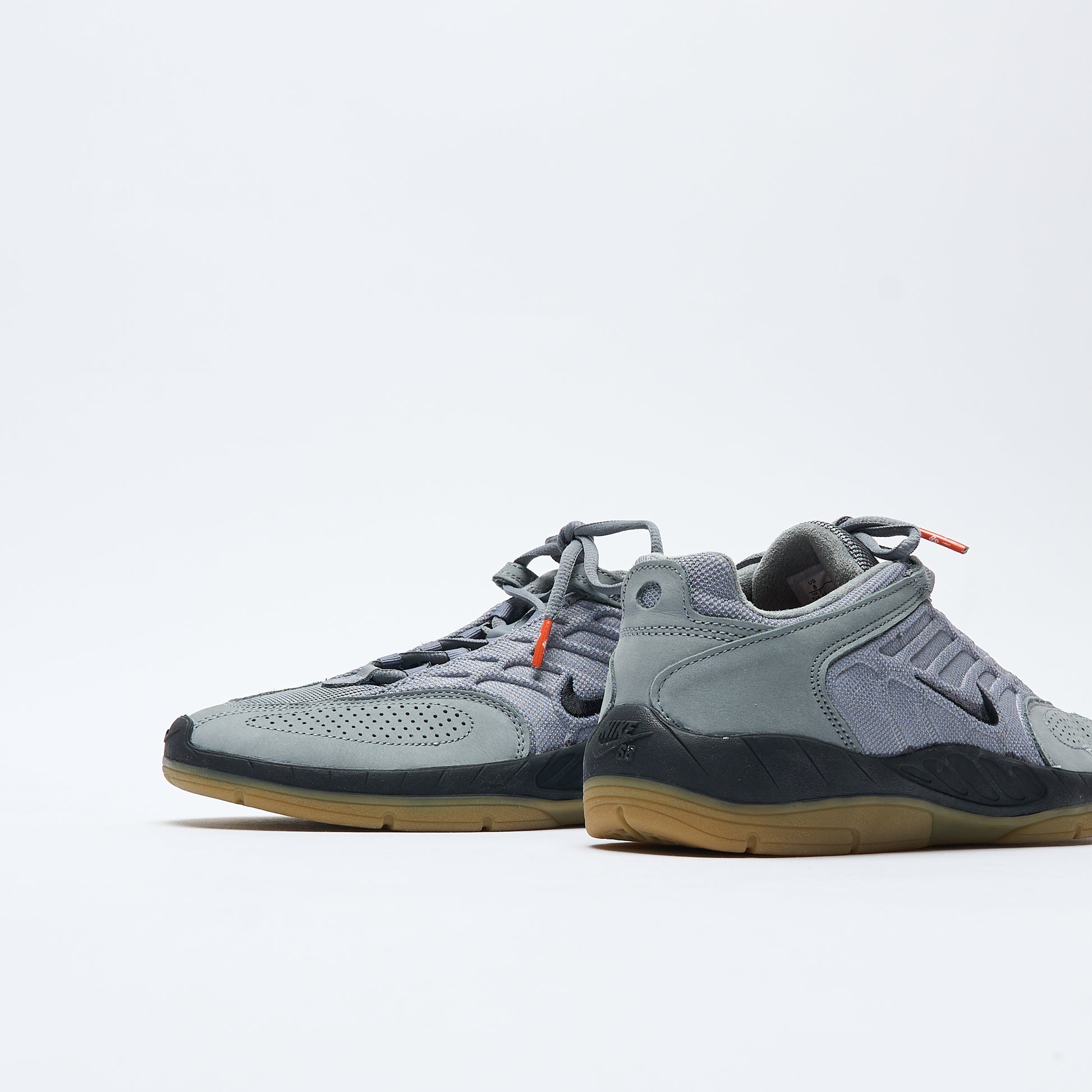 NIke SB - Vertebrae ISO (Cool Grey/Black-Cool Grey-Dark Grey) 