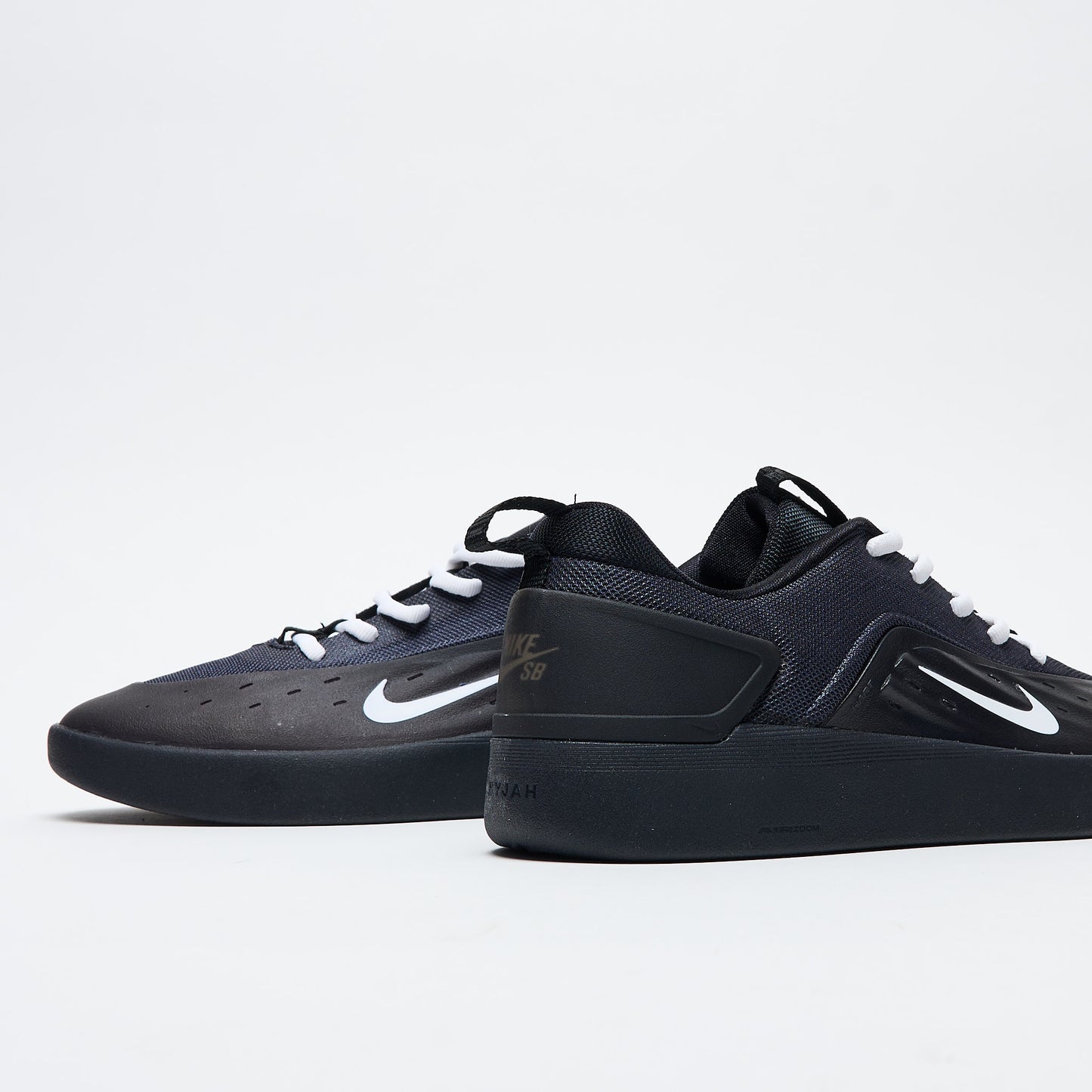 Nike SB - Zoom Nyjah 4 (Black/White)