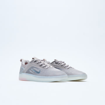 Nike SB - Zoom Nyjah 4 (College Grey/Mink Brown-Light Silver)