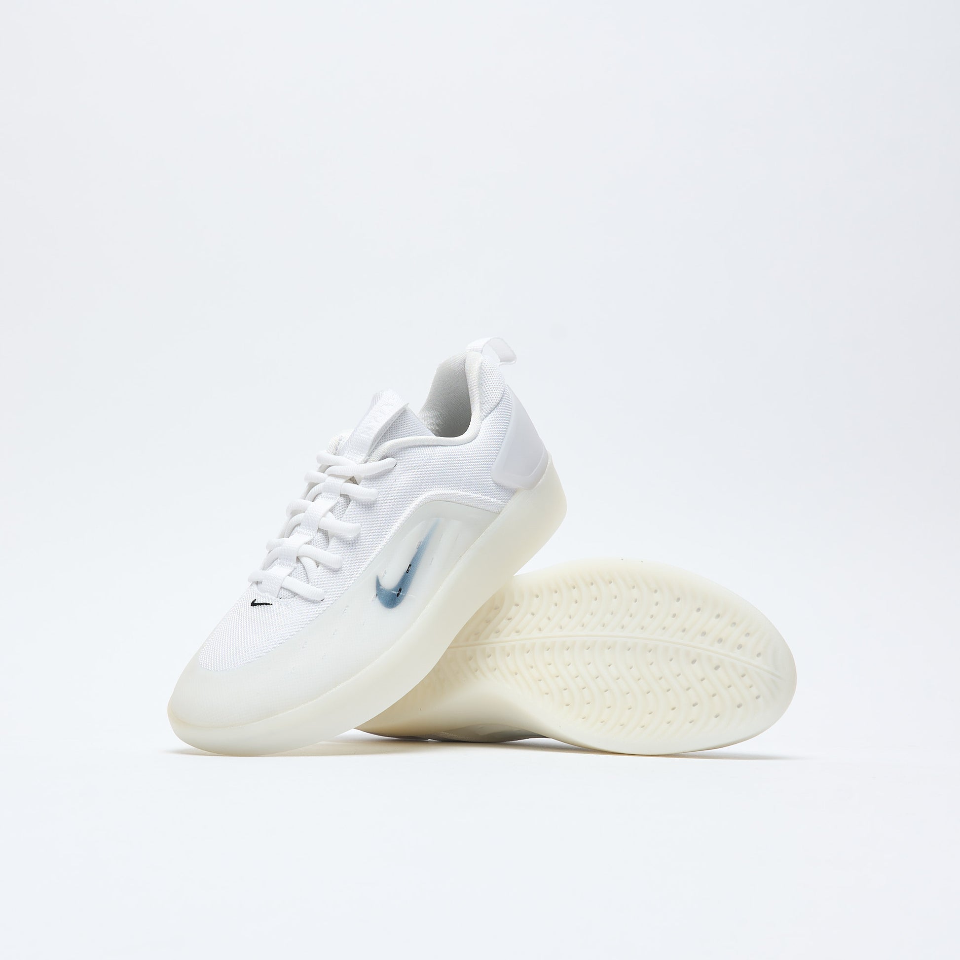 Nike SB - Zoom Nyjah 4 (White/Black)