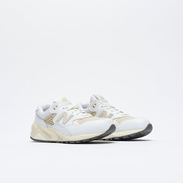 New Balance - MT 580 VTG (White/Timber Wolf)