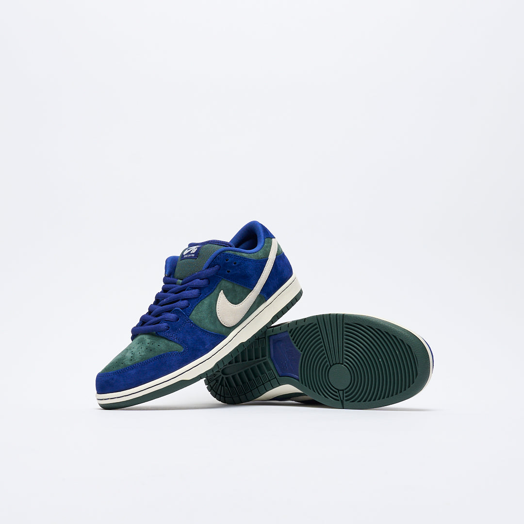 Nike SB - Dunk Low Pro Wildcard (Deep Royal Blue/Sail-Vintage Green)
