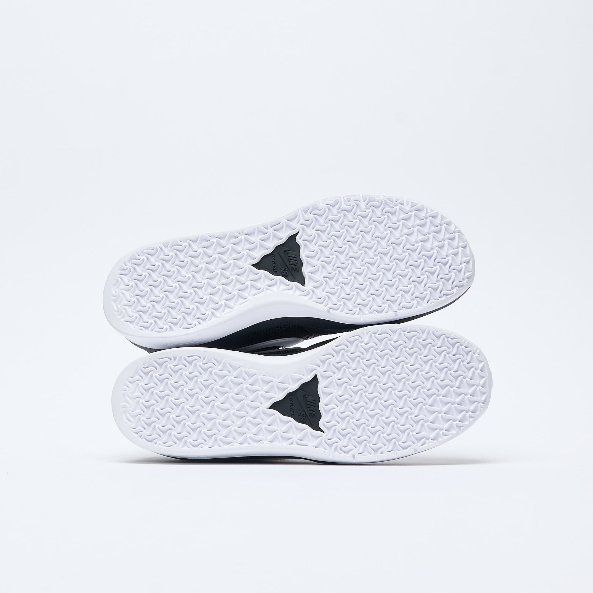 Nike SB - PS8 (Black/White)