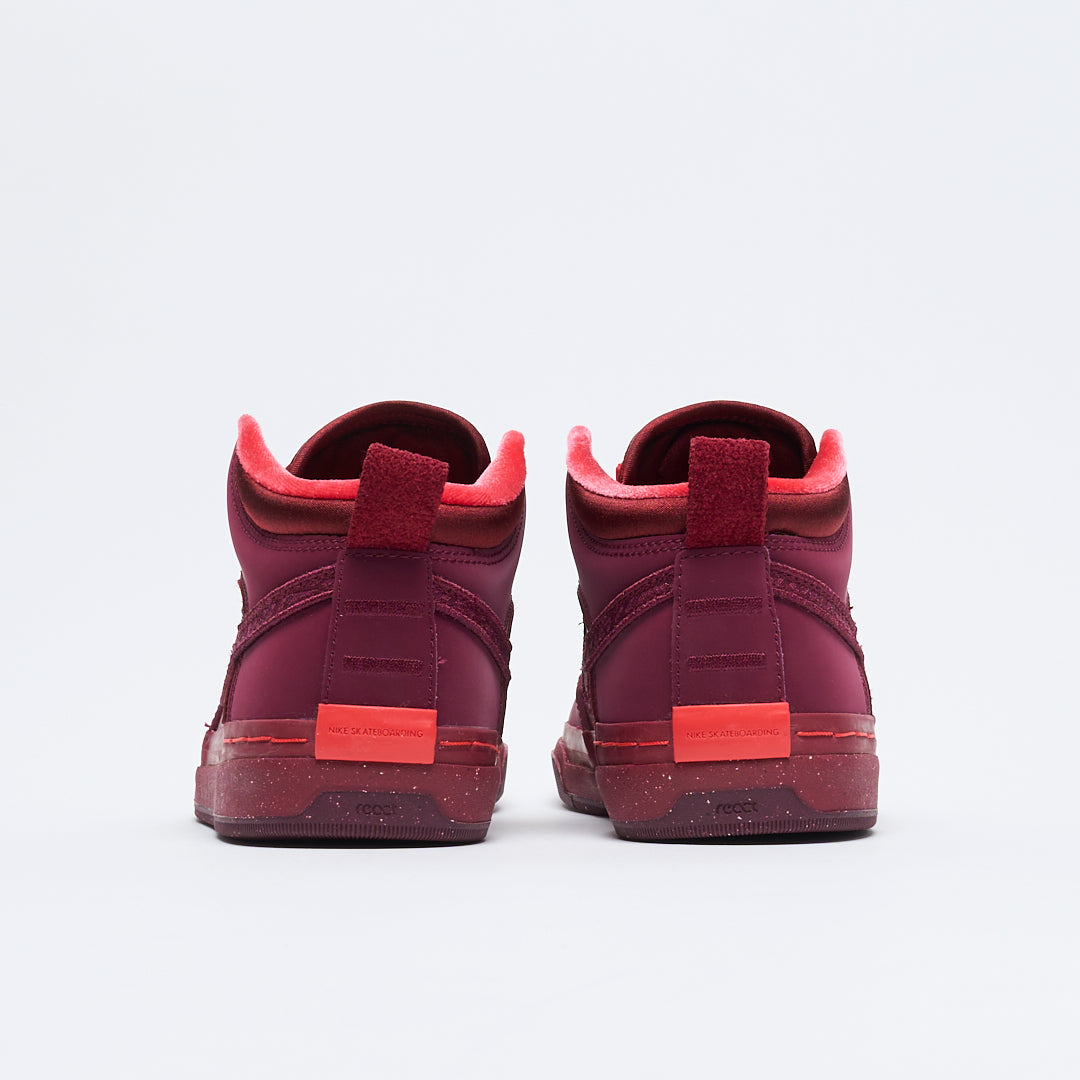 Nike SB - React Leo Prm (Dark Beetroot/Team Red)