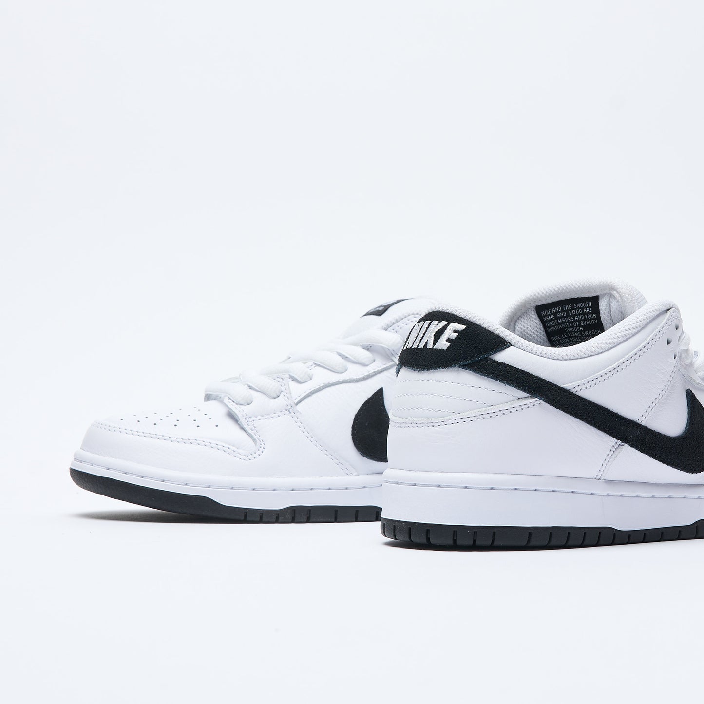 Nike SB - Zoom Dunk Low Pro (White/Black)