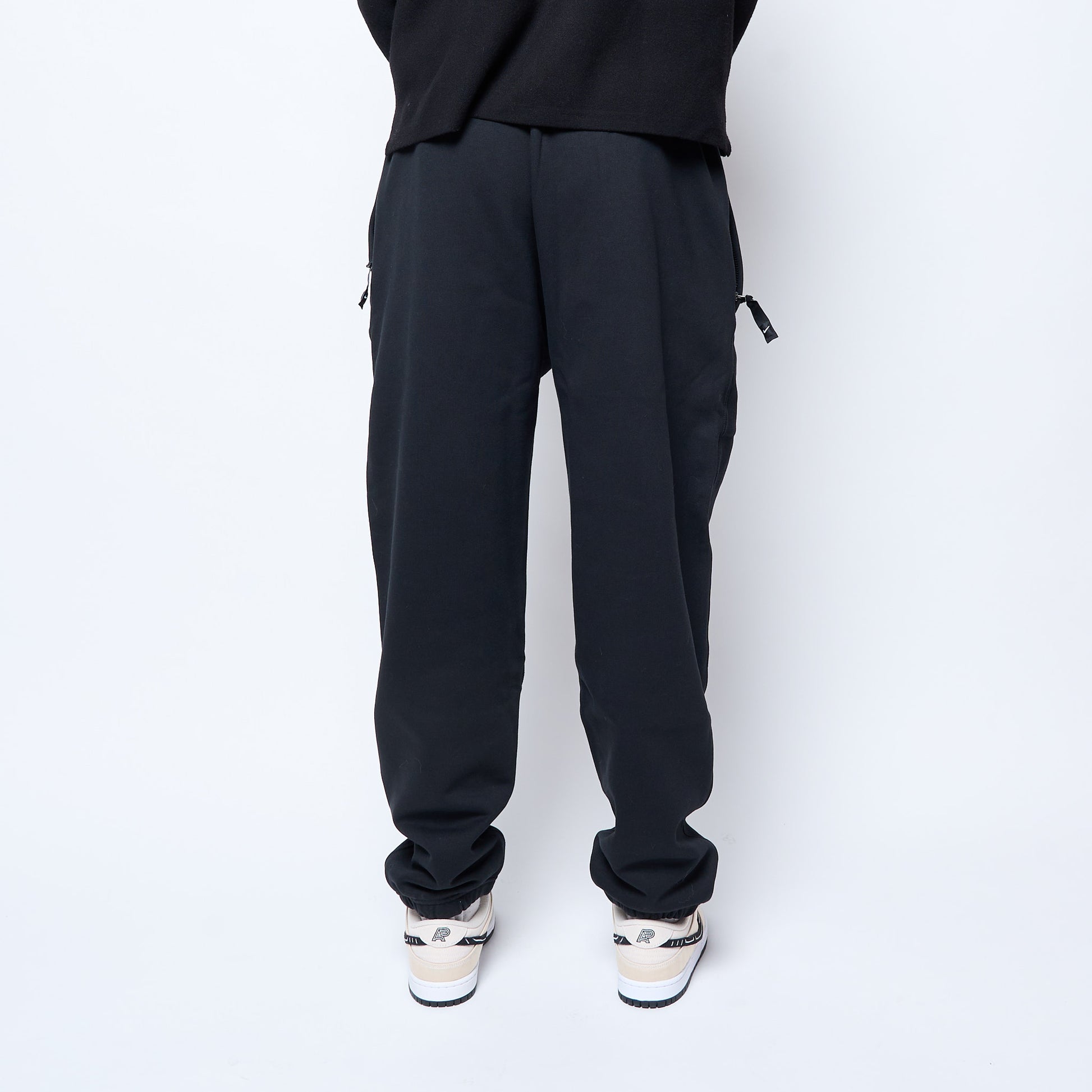 Nike Solo Swoosh Fleece Pants (Black/White) – MILK STORE