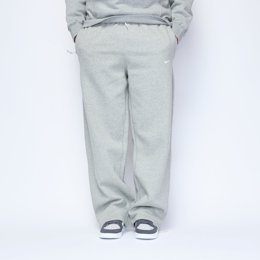 Nike - Solo Swoosh Fleece Pants (Dark Grey Heather/White)