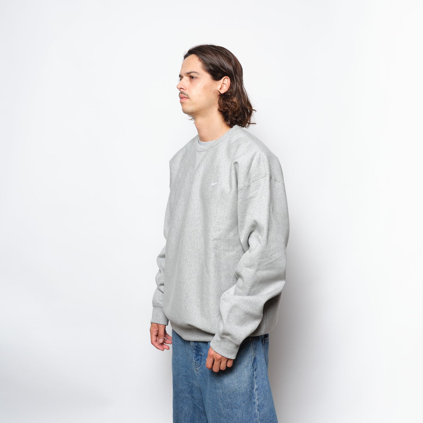 Nike Solo Swoosh Men's Fleece Crew (Dark Grey Heather/White)