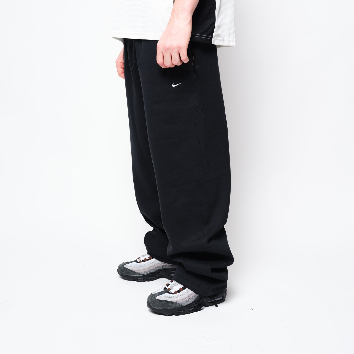 Nike Solo Swoosh Men's Fleece Open-Hem Pants Black