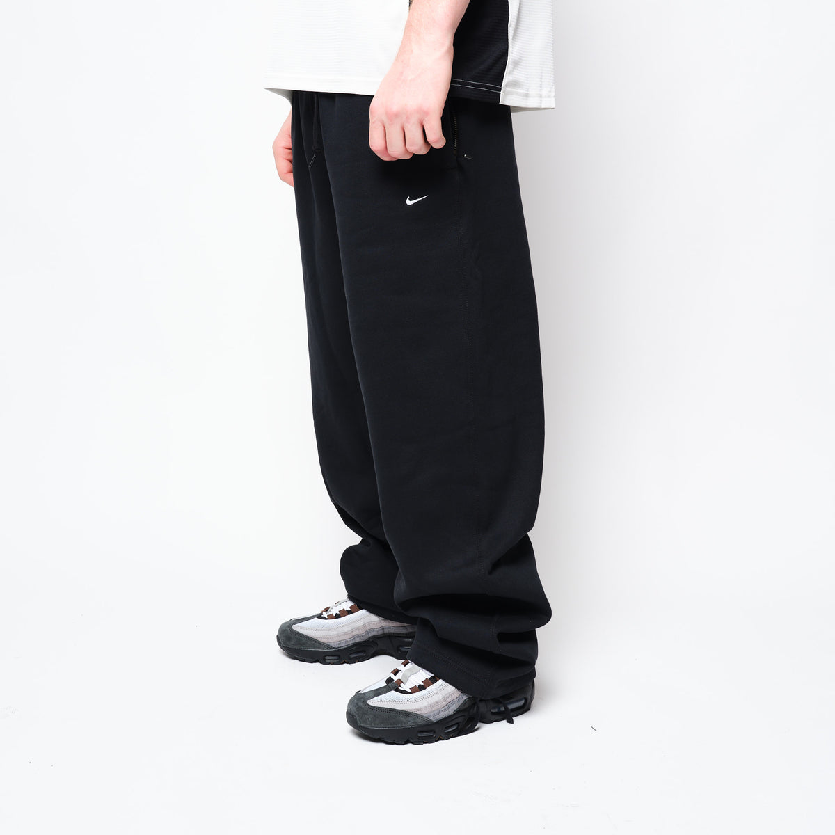 Nike Solo Swoosh Men's Fleece Open-Hem Pants Black
