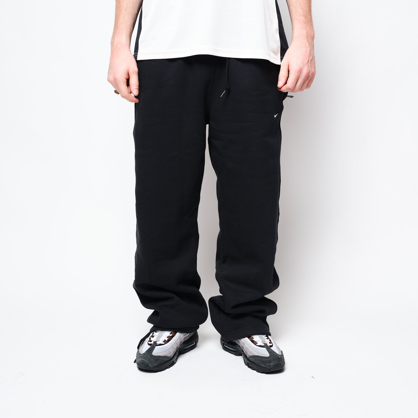 Nike Solo Swoosh Men's Fleece Open-Hem Pants Black