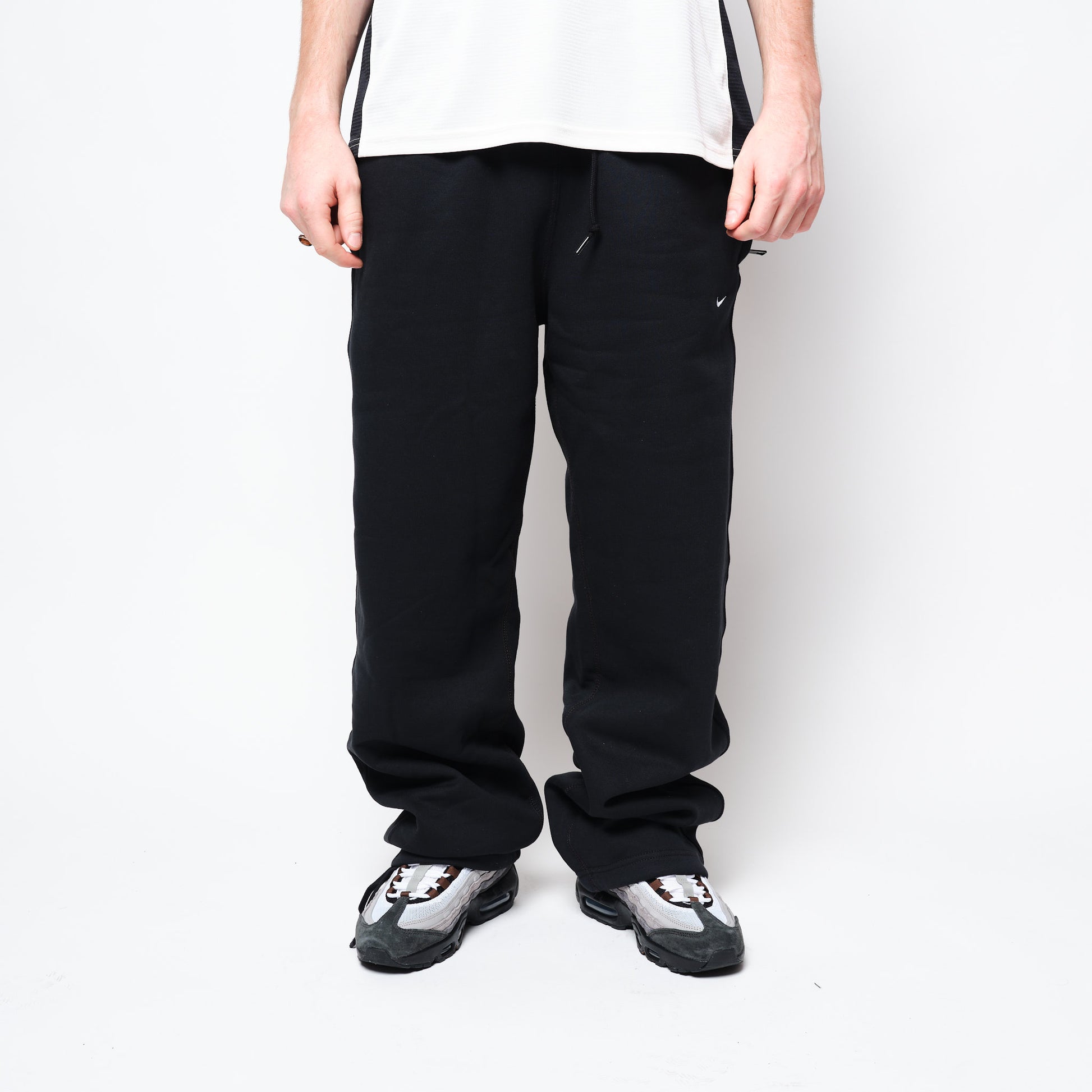Nike Solo Swoosh Men's Fleece Open-Hem Pants Black