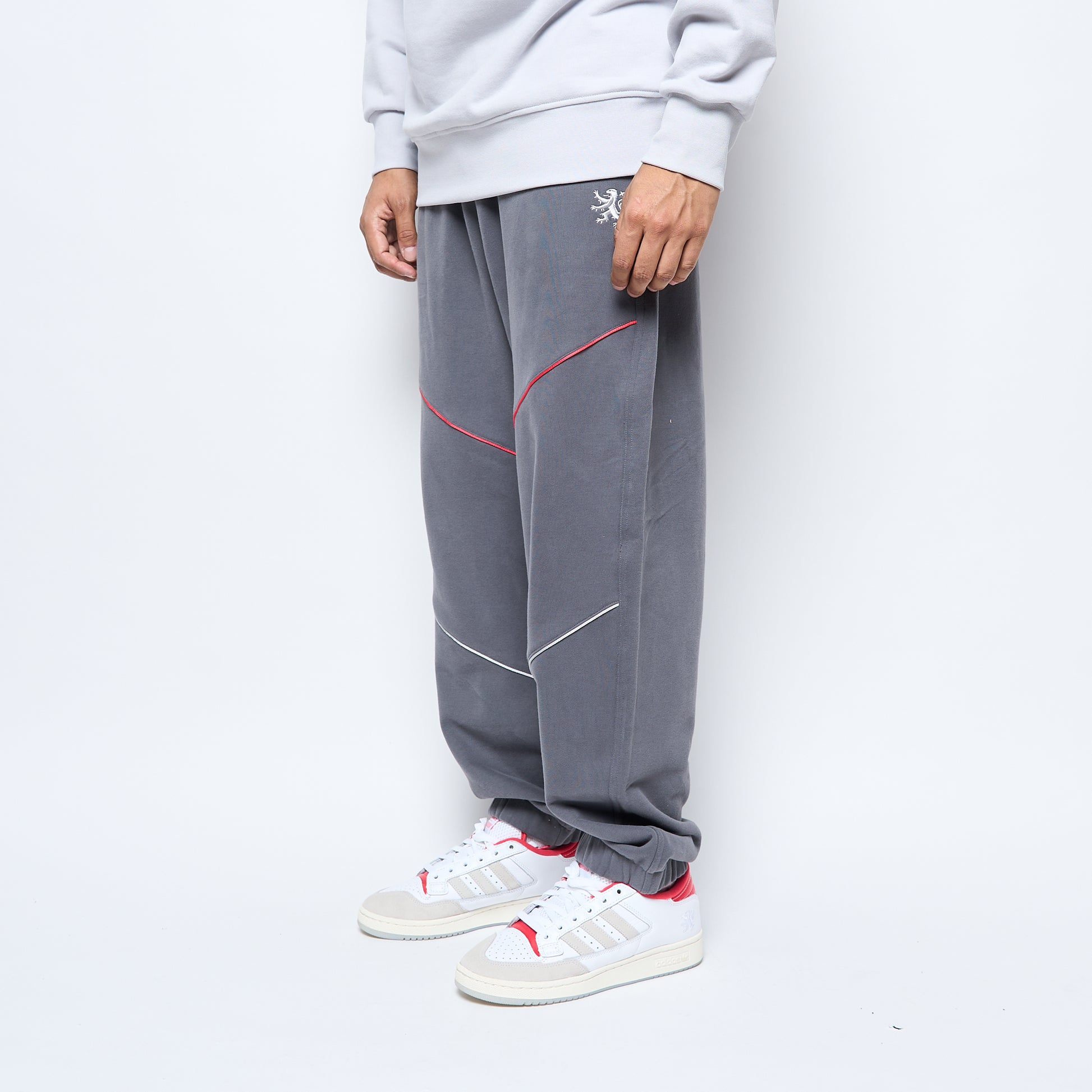 Wallstreet Skateshop x ADIDAS Skateboarding - WS OL Sweatpant (Light Solid Grey)