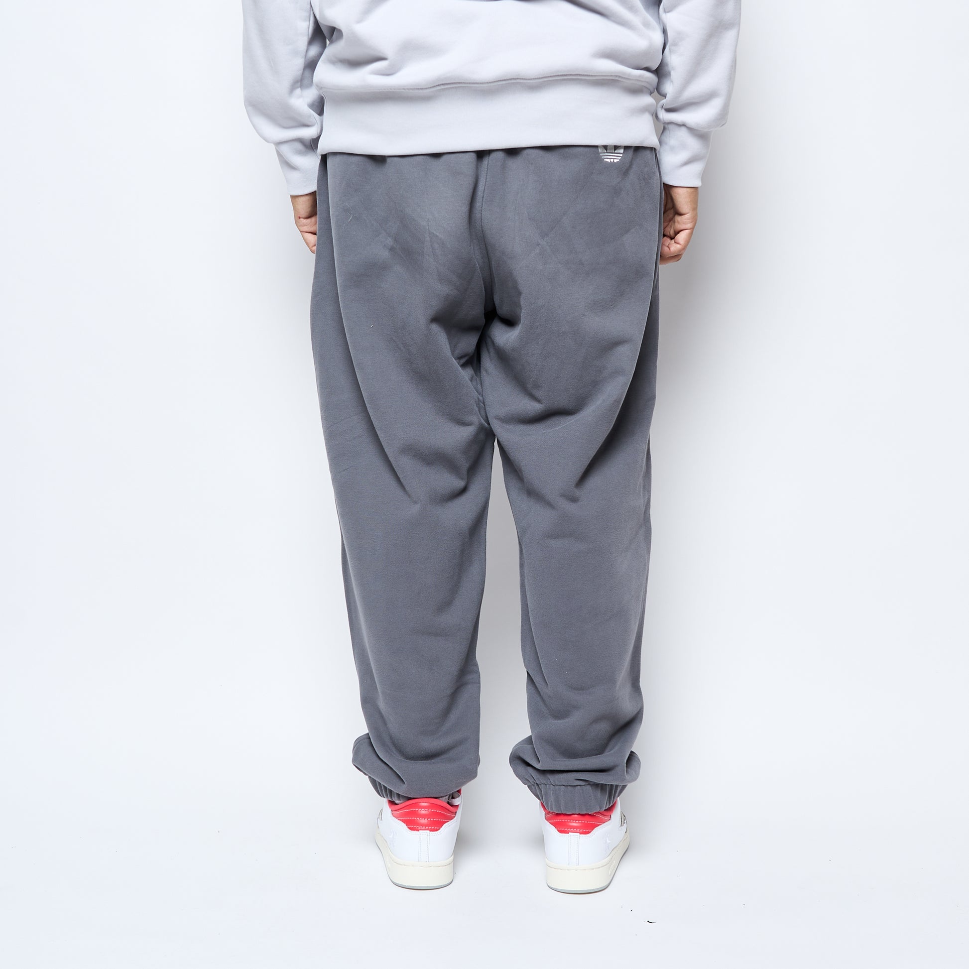 Wallstreet Skateshop x ADIDAS Skateboarding - WS OL Sweatpant (Light Solid Grey)