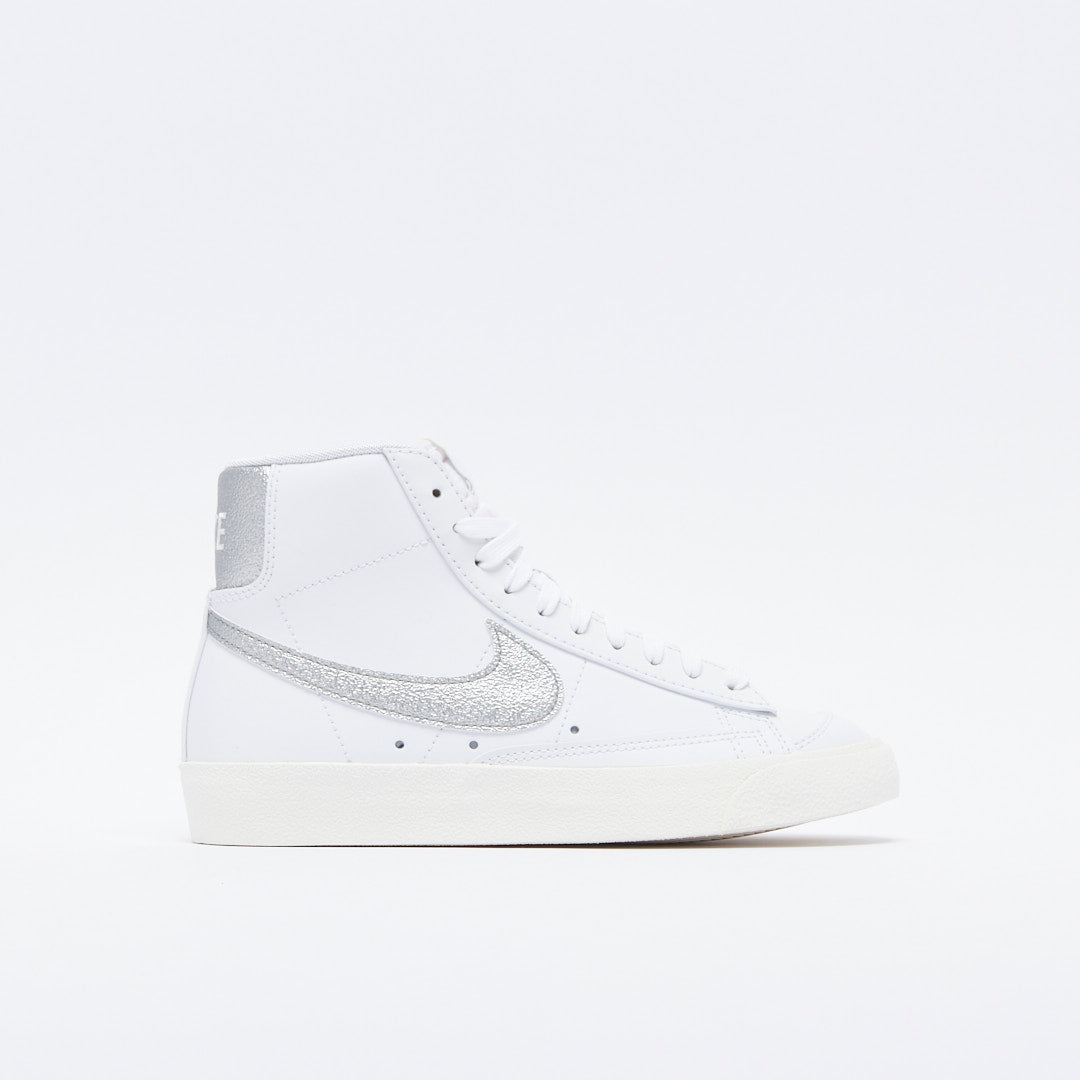 Nike - Blazer Mid 77 Essential (White/Metallic Silver)