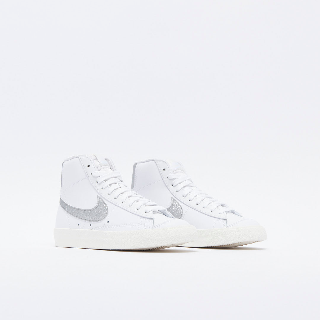 Nike - Blazer Mid 77 Essential (White/Metallic Silver)