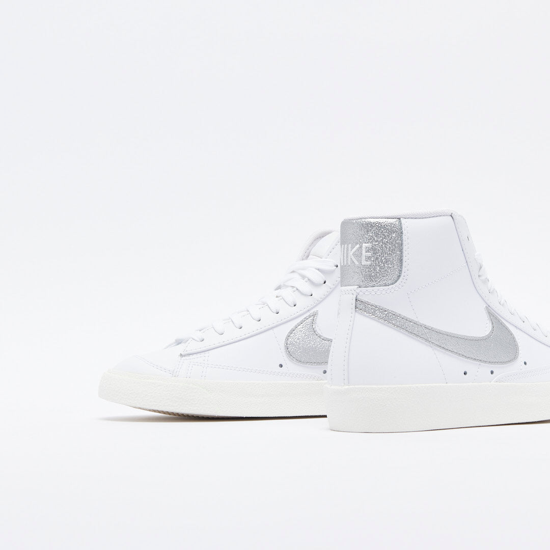 Nike - Blazer Mid 77 Essential (White/Metallic Silver)